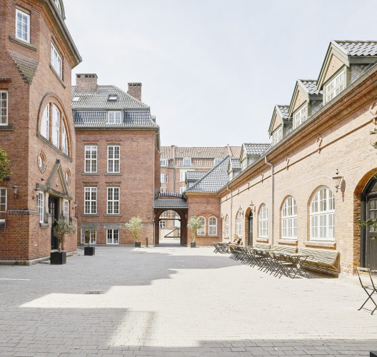 Bûlowsgade 68: Forpladsen