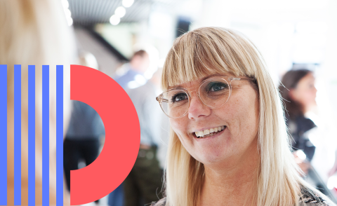 Kvinde taler med anden kvinde | Den Offentlige Lederuddannelse